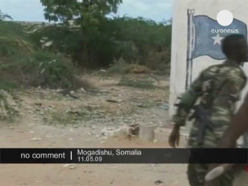 Des somaliens fuient Mogadishu