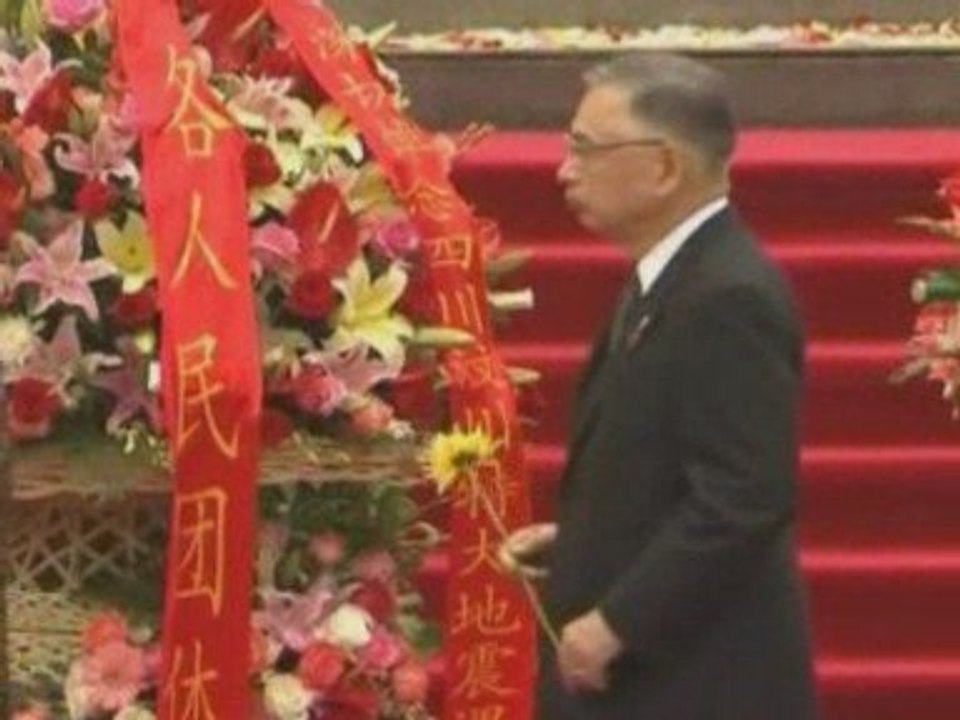 China holds quake memorial