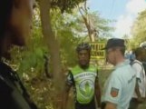 GUADELOUPE  1 CYCLISTE EN  TRES EN COLERE CONTRE UN POLICIER