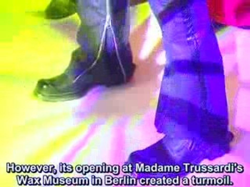 30/09/2008 - Exclusiv - Bill als Wachsfigur with engsub