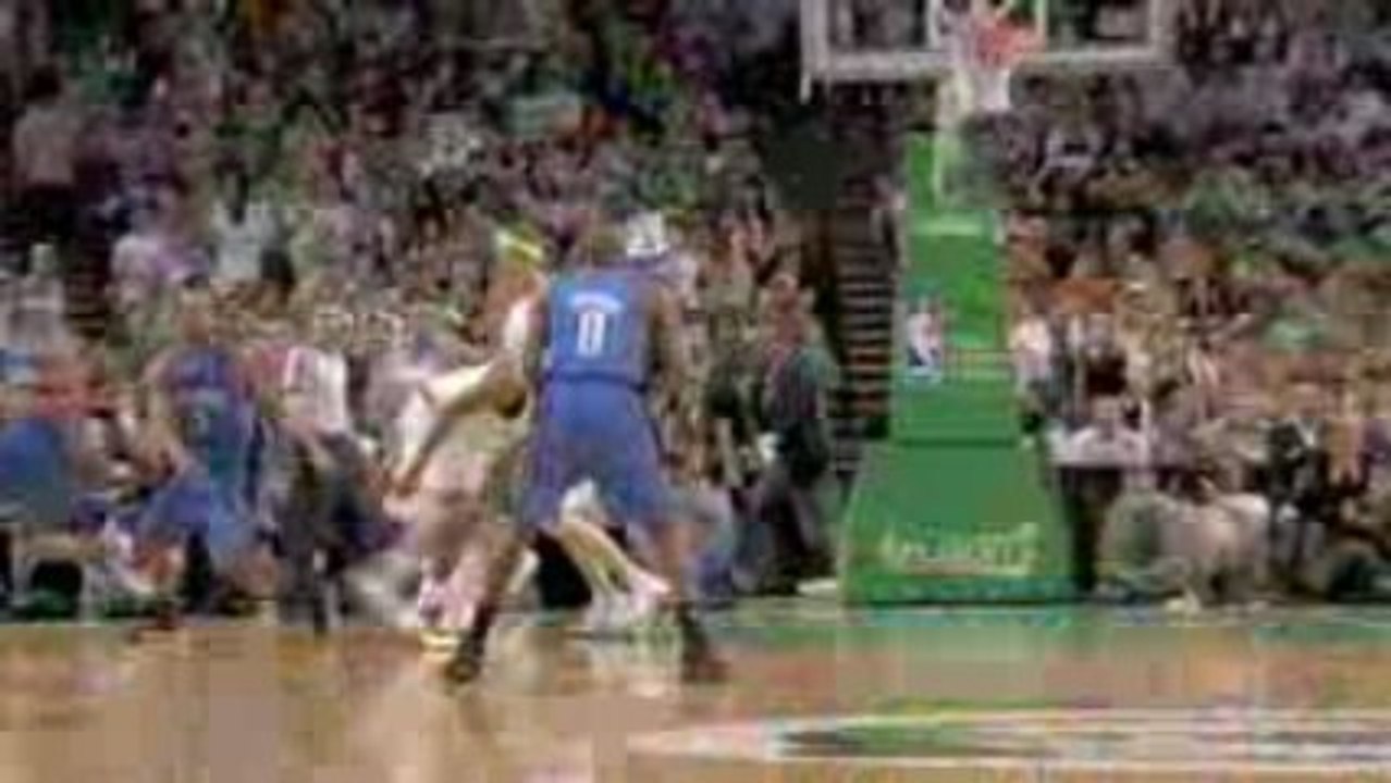 Eddie House steals the pass and lays it in during the second