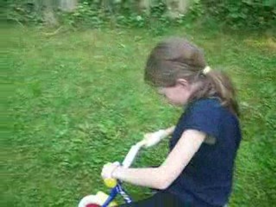 Marie fait du vélo