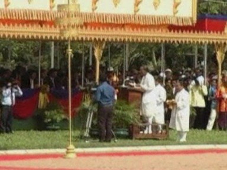 Oxen eat crops in Cambodian ritual for prediction of harvest
