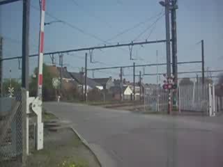 Passage a niveau a Ath et l'imprudence d'un homme