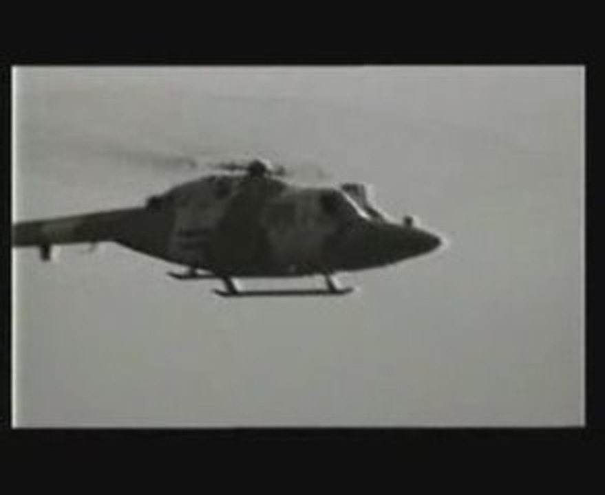 UFO OVNI:Deux helicoptères de l'armée intereceptent un ovni