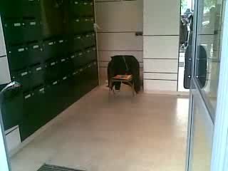 un vigile ds un immeuble a saint denis en face de la gare