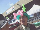 Vancouver Balloon Lady makes Councilor Chow a Funny Hat