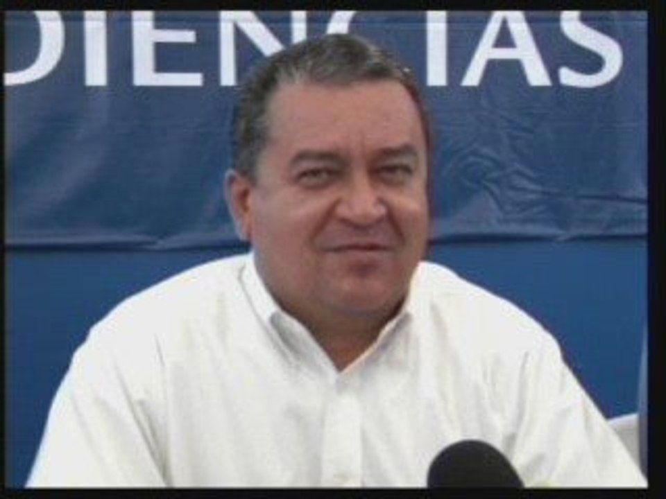 090512 blooper refugio con alcalde