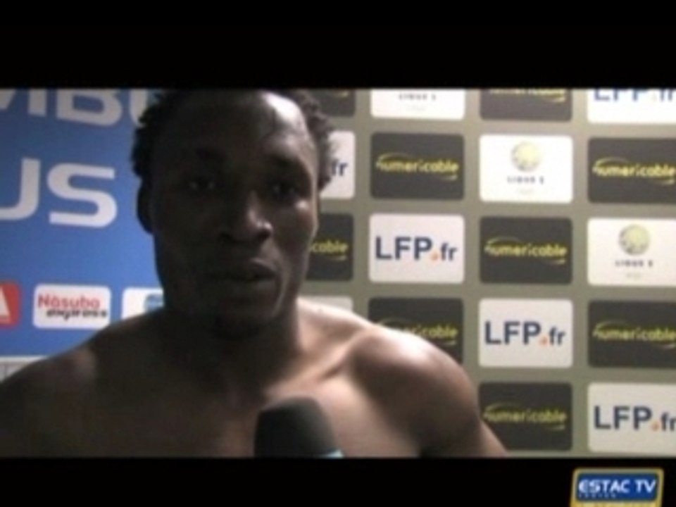 ESTAC  titi buengo au bord des larmes