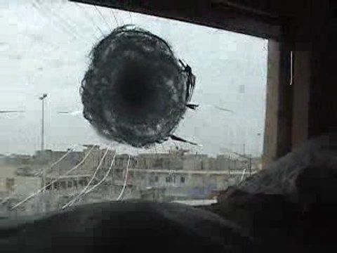 Sniper en Irak tire sur une fenetre pare balles - Blog-video