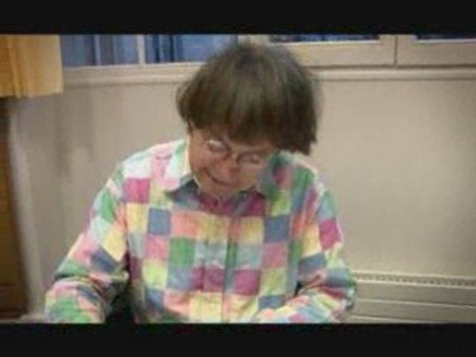 C'est dur d'être aimé par des cons - Extrait 1