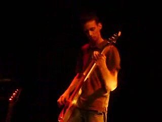 Time is running out (theme) par la section rythmique de Vern