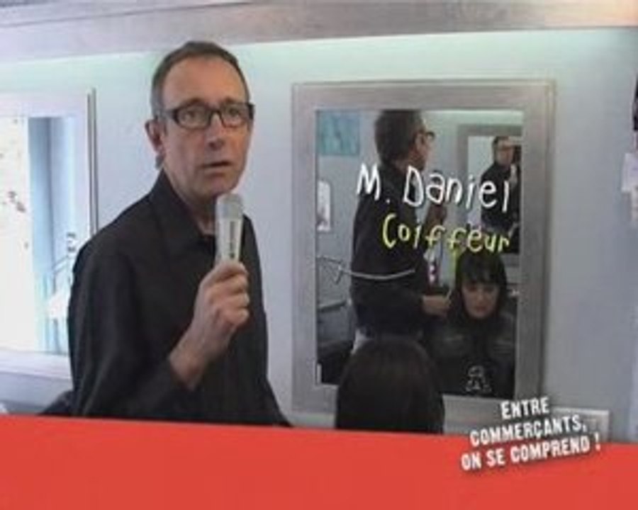 M. Daniel, coiffeur, brosse le portrait de son commerce