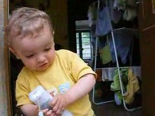 Louis marche tout seul