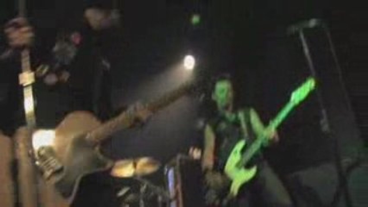 Green Day - Know Your Enemy LIVE (UPTOWN)