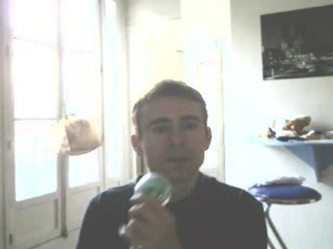 Wiwi égratigne Donne moi du feu de Claudia Phillips