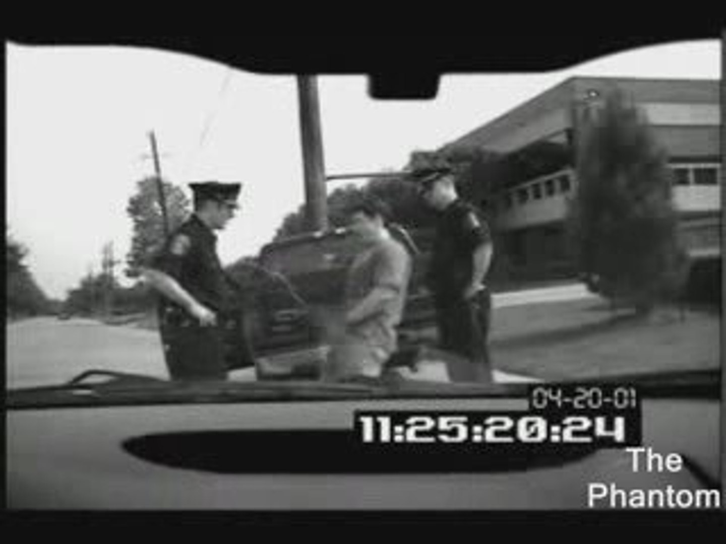 ⁣Cocasse-pipi-policier