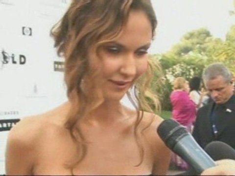 Sharon Stone hosts annual amfAR bash in Cannes