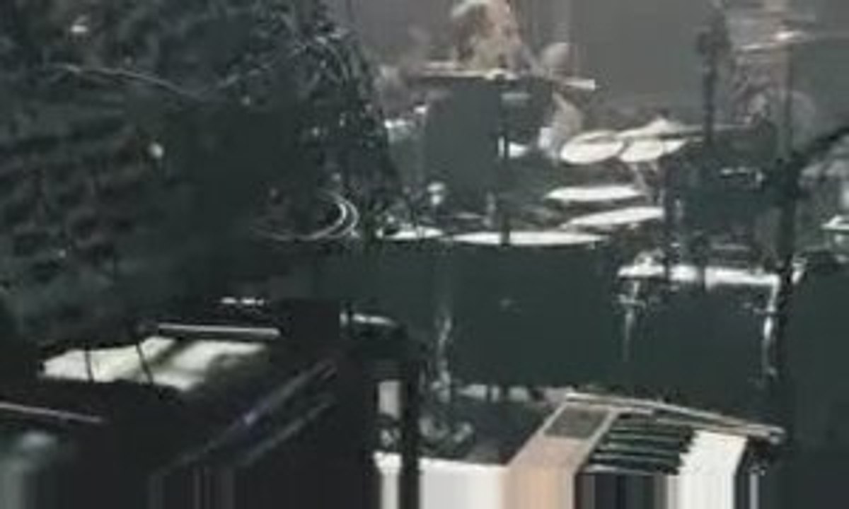 NIN__Discipline_live_at_rehearsals__July_2008__HD_