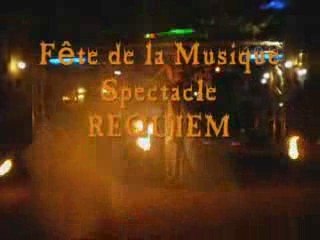 Spectacle Requiem/Christ-OFF échassier