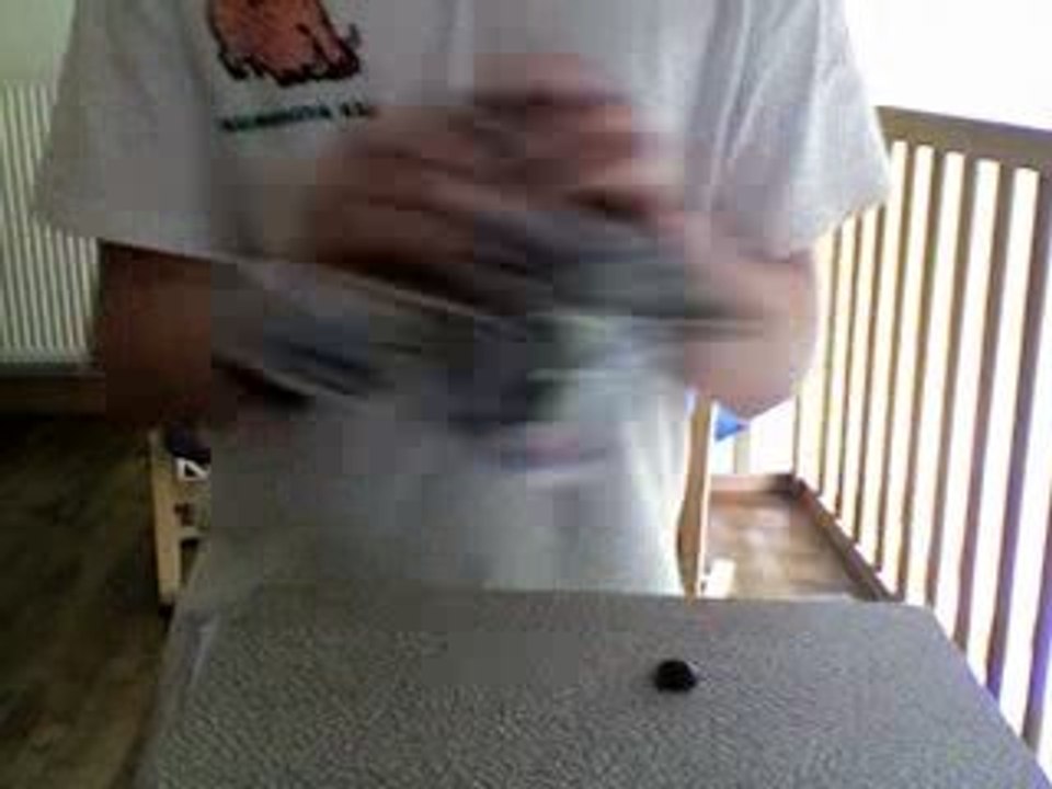 Disparition d'une bille... ou d'un verre ?