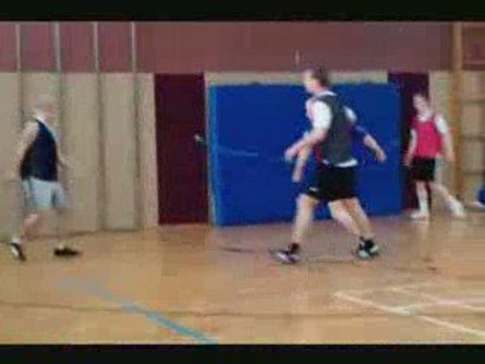 Grosse gamelle en foot en salle