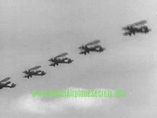 Airplane Formations - Vintage Newsreel