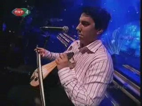 Yeni Türkü Yağmurun bile böyle küçük elleri yoktur