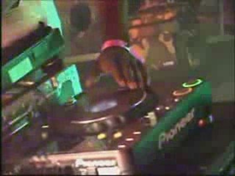 Claude Njoya live @ NRJ Tour - Bastia (Corse) Juillet 2007