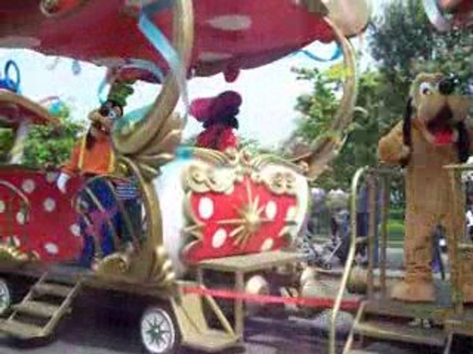 1.Le train en fête de Minnie 13.05.09