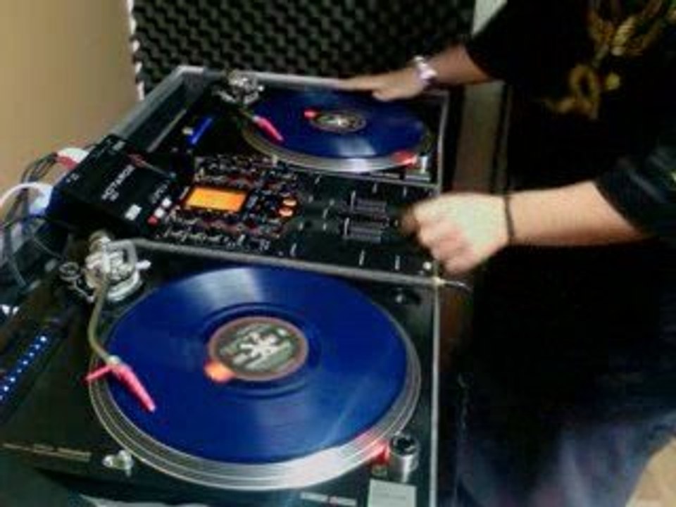 DJ GIZ'MO - THE WAY I ARE (2008 REMIX)