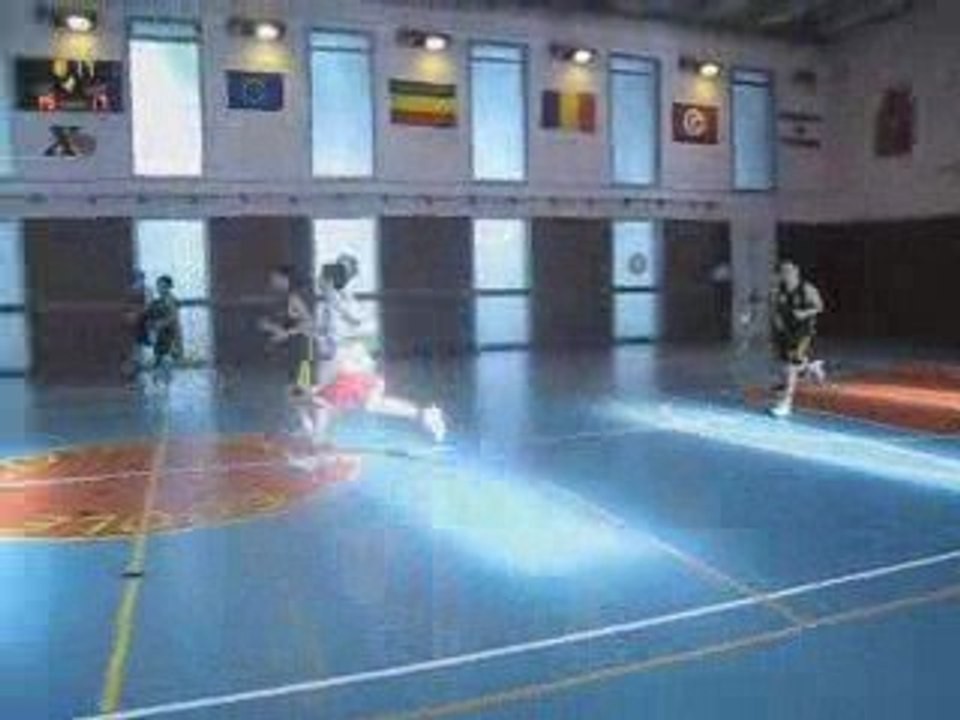 Panier incroyable d'Arthur