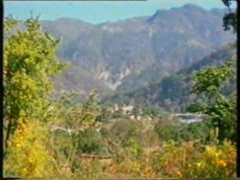 YOGA svizzera yogis da jaya 1/4