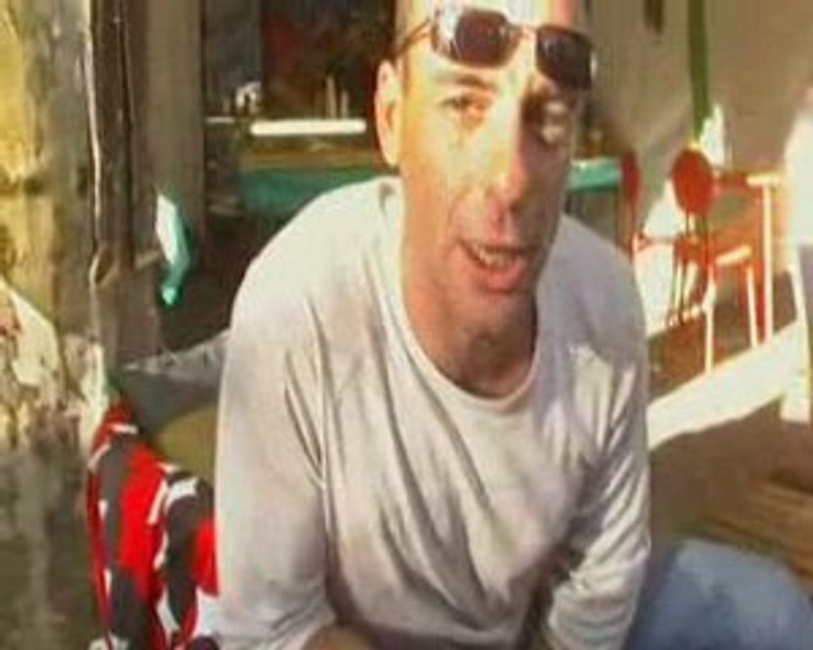 street bench discourt Esteban repas chez samir