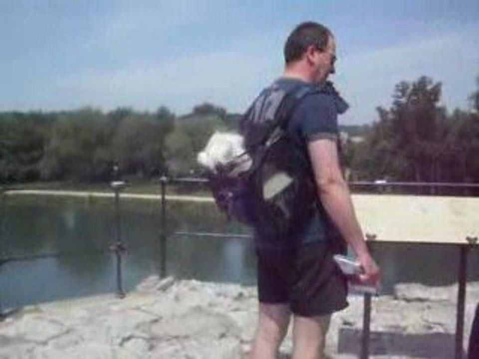 Alain sur le pont d'Avignon