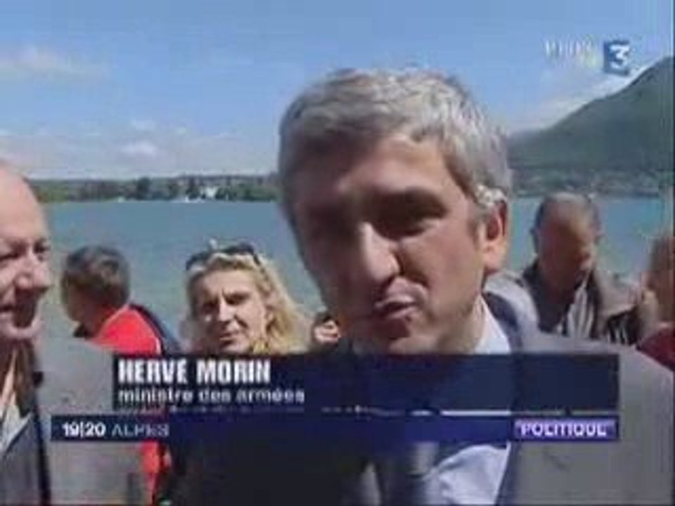 Hervé Morin dans le lac d'Annecy