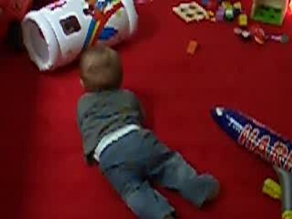 Nils auf seinem neuem teppich