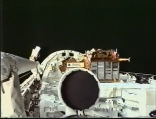 Space UFOs zoom & pulsate, day or night.