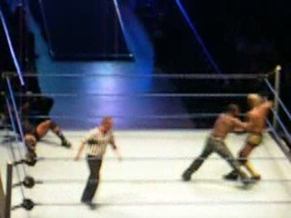 WWE Genève Shelton Benjamin vs R-Truth vs M.V.P (3)