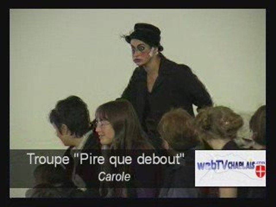La troupe Pire que debout
