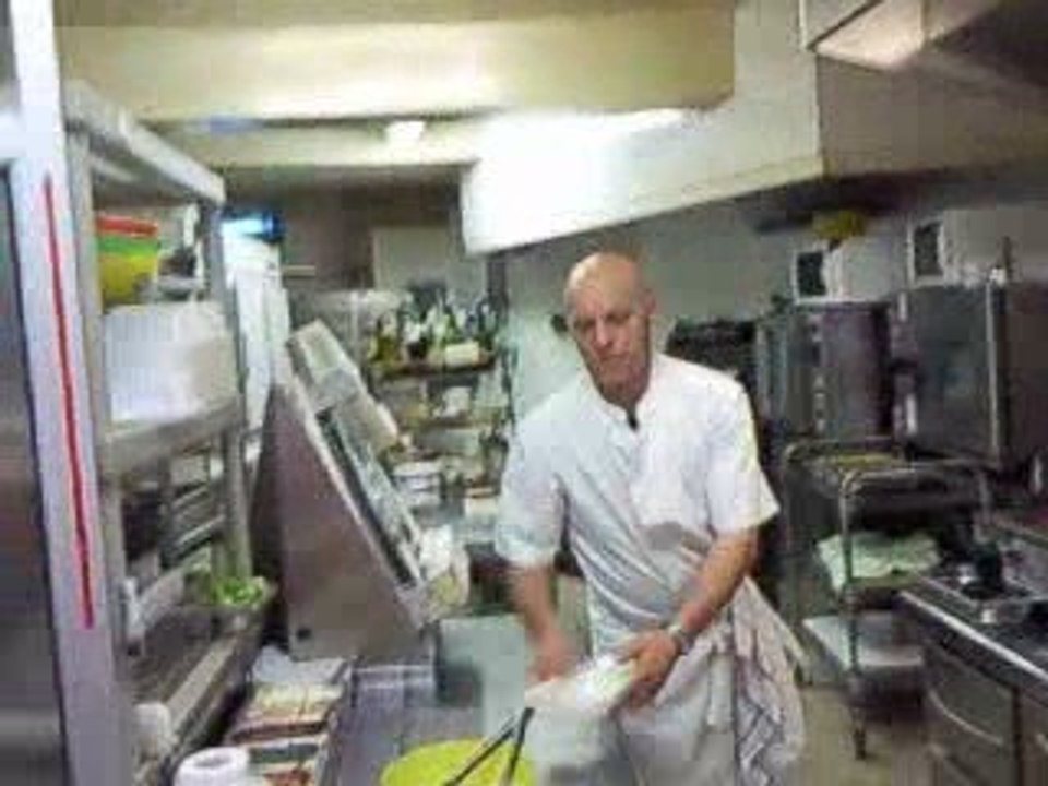 Street bench-Passation de pouvoir chez guillout.