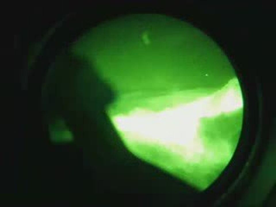 Vol d'un C-17 au dessus d'un orage, de nuit