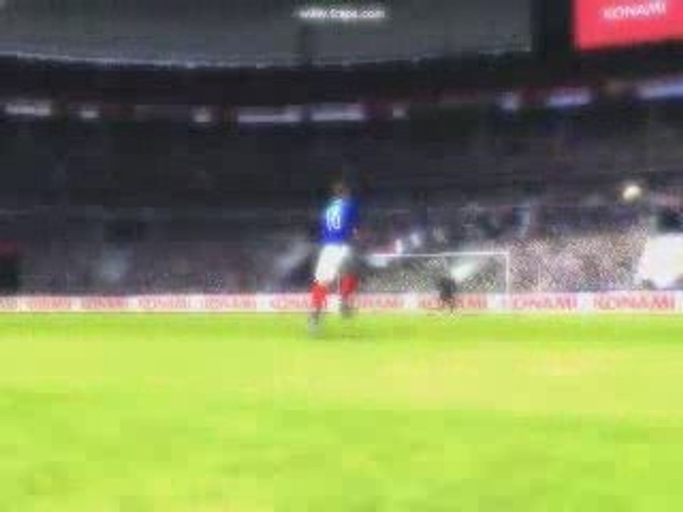 Benzema en reprise de volée acrobatique