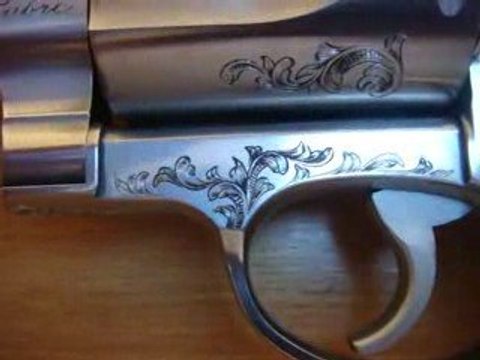 THE ENGRAVER FAMOUS MARC FABRE REALIZING AN ENGRAVING IN A 4