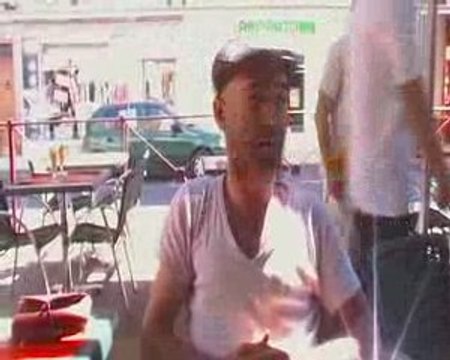 Street bench-fabrice annonce son interview en terrasse!