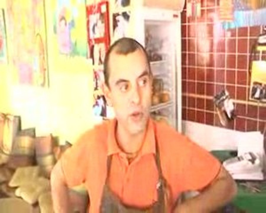 Street bench-la house cafée