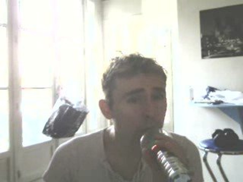 Wiwi égratigne "Music sounds better with you"