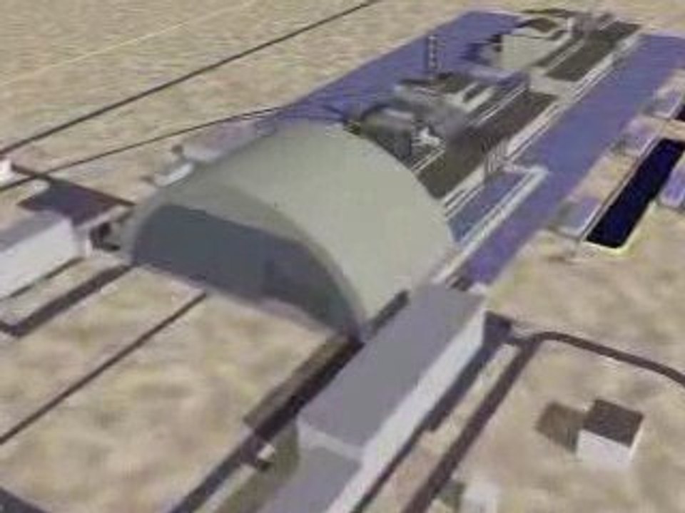 Новый саркофаг над старым в Чернобыле