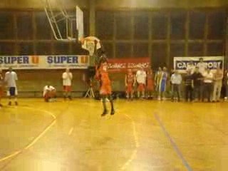 Laurent vainqueur du concours de dunk au all star game