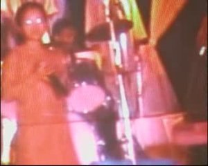 PASTEUR GOUDRON QUI  C HANTE LADORATION